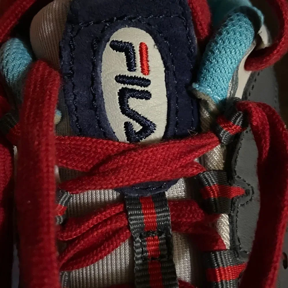 Fila Boveasorus Women’s Sneakers with Red, Blue, and Yellow Accents Size 6 US